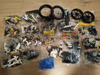 LEGO Technic motorka BMW M 1000 RR 42130 - 5