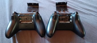 2x Xbox one controller - 5