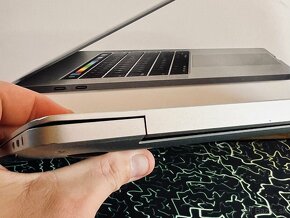 Macbook pro 15” Touchbar 2017 - 5