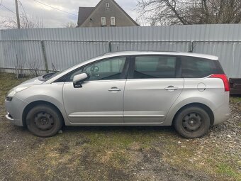 Peugeot 5008 1.6i 115kw, r.7/2011, klima, poškozen motor - 5