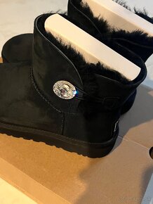 Ugg mini bailey button bling swarovski, pc 250€ - 5