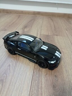 Model Ford Mustang 1:18 - 5