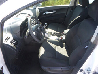 Toyota Auris 1,6i 2012 - 5