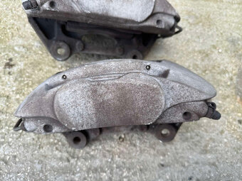 Predné brzdové strmene Brembo (4-piestové, 345mm) Audi A6 C7 - 5