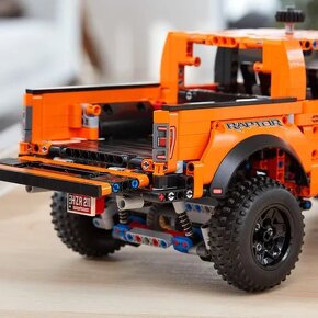 LEGO Technic 42126 Ford F-150 Raptor - 5