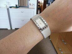 Biele dámske hodinky so Swarovského kryštálmi Paris Hilton - 5