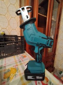 Aku chvostova píla na batérie,, MAKITA 18V,,=40€ - 5