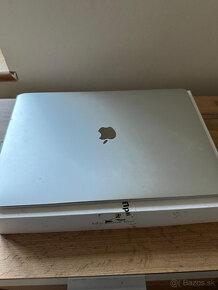 Apple MacBook Pro 2017 15 inch Core I7, 16GB RAM, 256GB SSD - 5