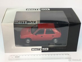 ŠKODA Favorit - červená - 1/24 - WHITEBOX - 5