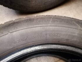 Predám 2 zimné pneumatiky 235 /60 r18 - 5
