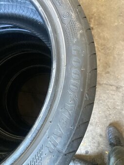 Letné pneu 245/40R18 viem aj prezuť - 5