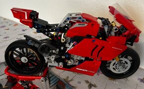 LEGO Technic 42107 Ducati Panigale V4 R - 5