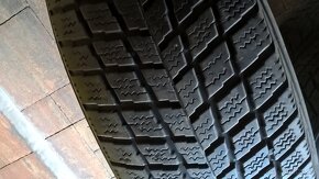 ZIMNÉ 235/65 R17 4 ks NEXEN 6 mm  a 2 ks MICHELIN cca 6-7 mm - 5