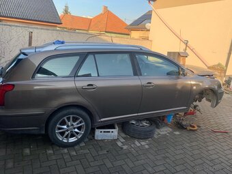 Toyota Avensis na súčiastky - 5