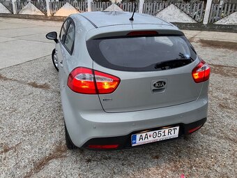 KIA Rio 1,4 16v cvt benzín - 5