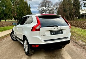 VOLVO XC60 2.4 D4 MOMENTUM MANUÁL - 5