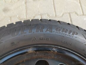 Zimné pneu Goodyear Ultragrip Performance 205/55 R16 - 5