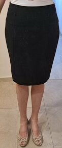 Čierna sukňa pod kolená so širokým pásom - 5