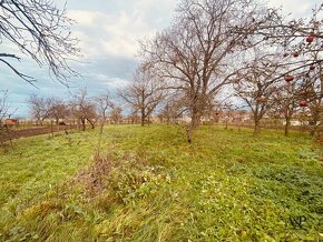 NA PREDAJ POZEMOK PRE VÝSTAVBU DOMOV, 1934M2, HLBOKÉ, okr. S - 5