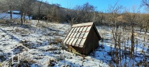 Záhradná chatka pri obci Krásnohorská Dlhá Lúka. - 5