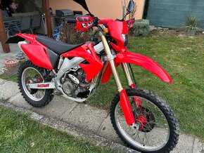 Predám Honda CRF450r s TP a SPZ nova STK na 4roky - 5