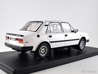 ŠKODA 130 L 1988 1:18 IXO - 5