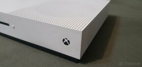 Xbox One S - 5