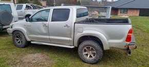 Predám toyota hilux  2.5tdi r2012 - 5