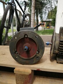 Motor MEZ Mohelnice prirubovy 0,37 kW /910 ot, 400V - 5