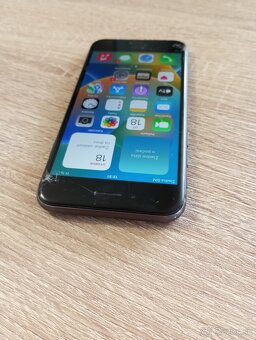 iPhone 8 / 64GB prasknutý displej - 5