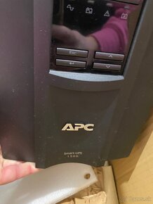 záložný zdroj APC Smart-UPS C 1500VA LCD LAN - 5