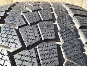 235/40 r19 zimne pneumatiky - 5