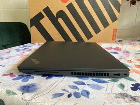 Lenovo Thinkpad P16s - 5