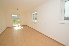 Predaj slnečný 3i byt s 143,20 m2 predzáhradkou, Rajka - 5