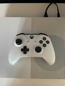 Xbox One S - 5