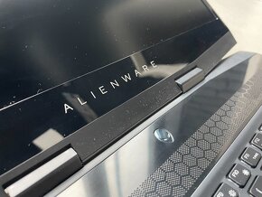 herný Dell Alienware M15 - i7 6jadro, 144Hz LCD,GTX 1070 8GB - 5