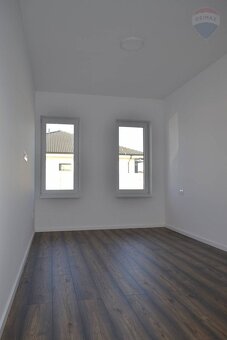 3 IZBOVÝ RODINNÝ DVOJDOM, POZEMOK 300m2, VEĽKÝ MEDER - 5