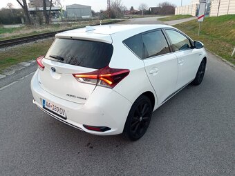 Toyota Auris 1.8 hybrid cvt - 5