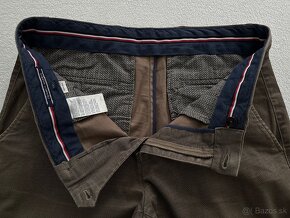 Pánske,elegantné,chino -  nohavice Tommy HILFIGER  - 33/32 - 5