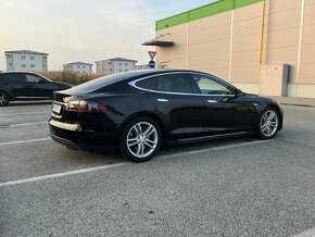 Tesla S - 5