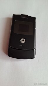 Motorola Razr  V3 top stav - 5