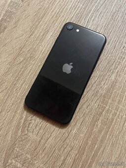 iPhone SE 2020 / 64GB čierny Super stav - 5