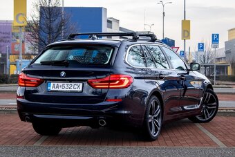 BMW Rad 5 Touring 530d xDrive A/T 2019 so strešnými nosičmi - 5