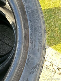 Predám Letne pneu Bridgestone 245/45 R17 - 5