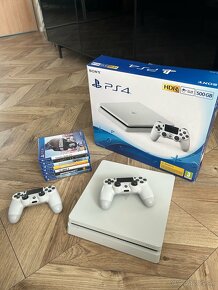 PS4 Slim 500GB White s 2 joystickmi a hrami - 5