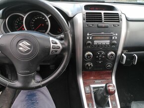 Suzuki Grand Vitara III 2.0i - 5