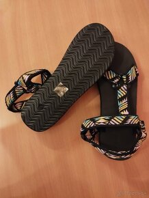 Nové ľahké sandálky na gumovej podrážke - 5
