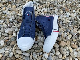 Tmavomodré Tommy Hilfiger tenisky - 5