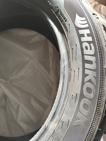 Hankook 215/55 R17 - 5