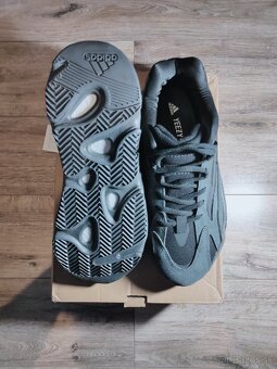 Yeezy 700 - 5